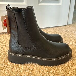 Black Chelsea Boot